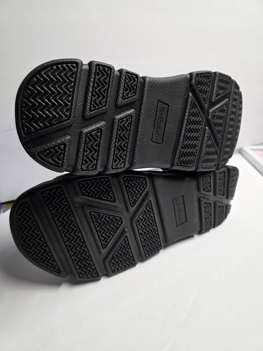 Weatherproof Black Men’s Outdoor Adjustable Sandals - Picture 5 of 6